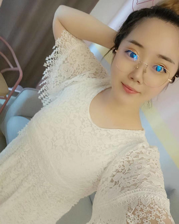 分享一个会&ldquo;一字马&rdquo;，不冷场，性格好的东北妹子~有点不舍~